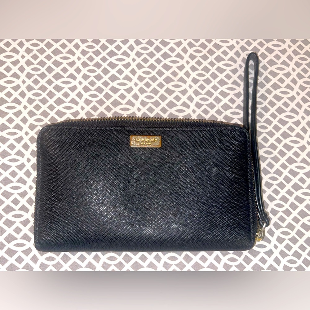 Kate Spade NY Wristlet Black Saffiano Leather 3 Pockets 6 Cards + Check Book GUC